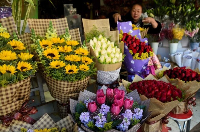 珠海超市文具書架貨架定制：生鮮平臺(tái)花了點(diǎn)時(shí)間，開始賣花了！