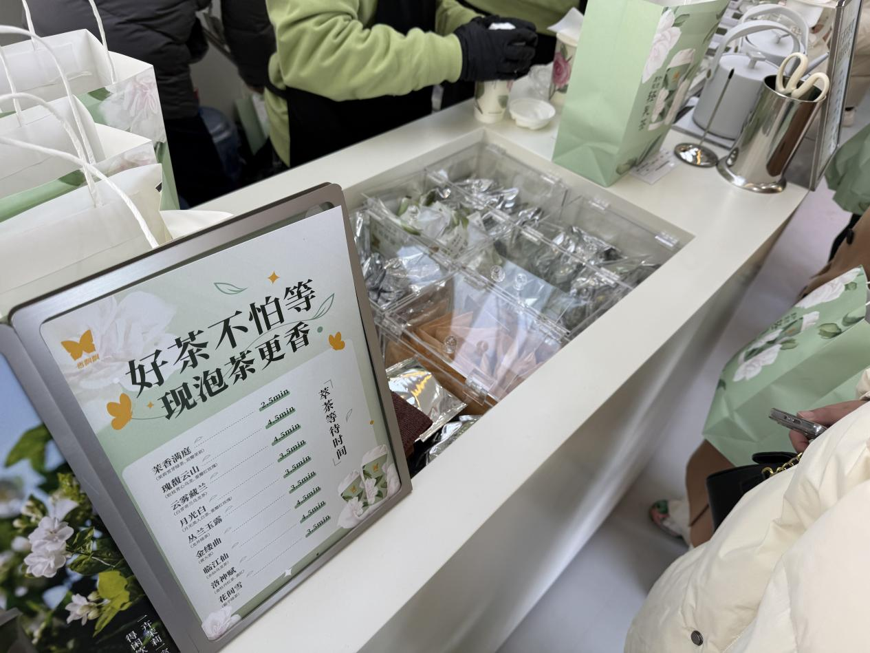 首家奶茶线下店开业，香飘飘能多绕地球1圈么